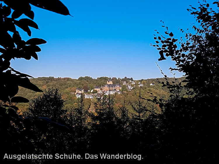 Wanderung in Solingen: Fernblick auf Schloss Burg