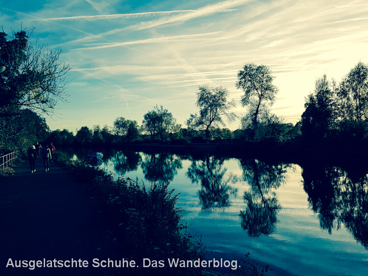 Auf dem Leinpfad an der Ruhr am Thyssen Park