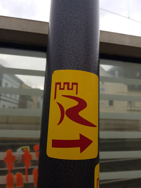 Wegzeichen Zuweg RheinBurgenWeg