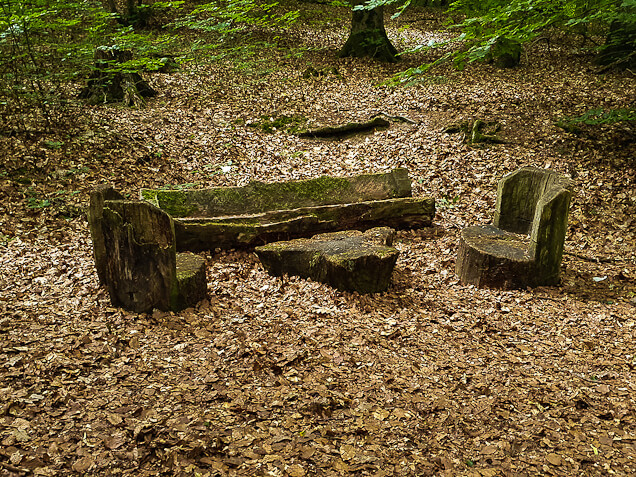 Sitzgruppe am RheinBurgenWeg