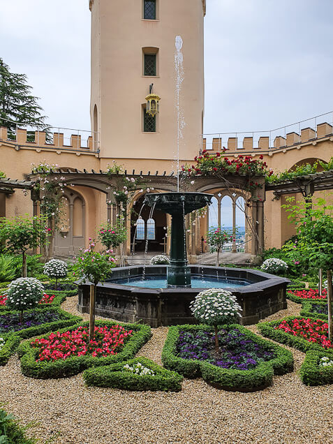 RheinBurgenWeg: Garten im Schloss