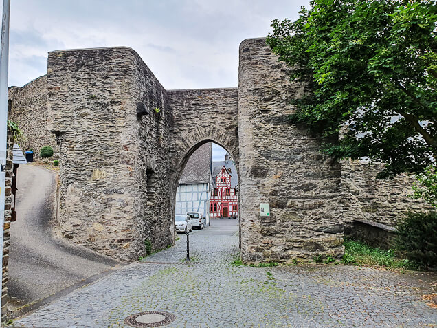 RheinBurgenWeg: Stadtmauer Rhens