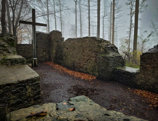 Hermannsweg, Etappe 7: Hünenkapelle auf dem Tönsberg