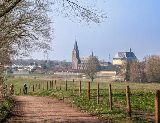 Wandern an der Maas in den Niederlanden bei Beesel